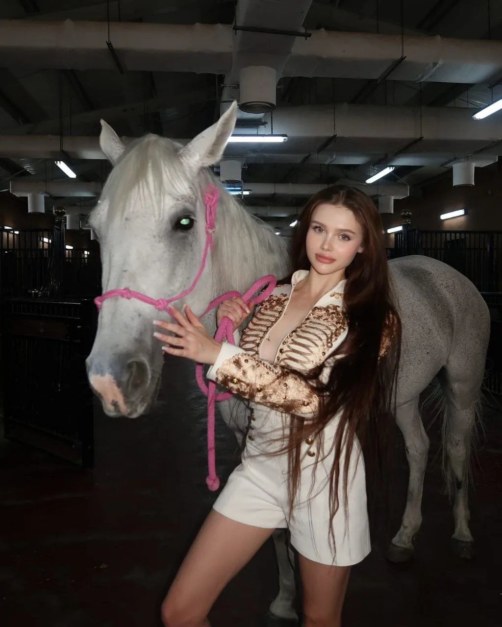 Sulie - 98Dubai Escort